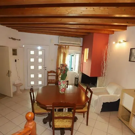 Almina Apartment Apartamento
